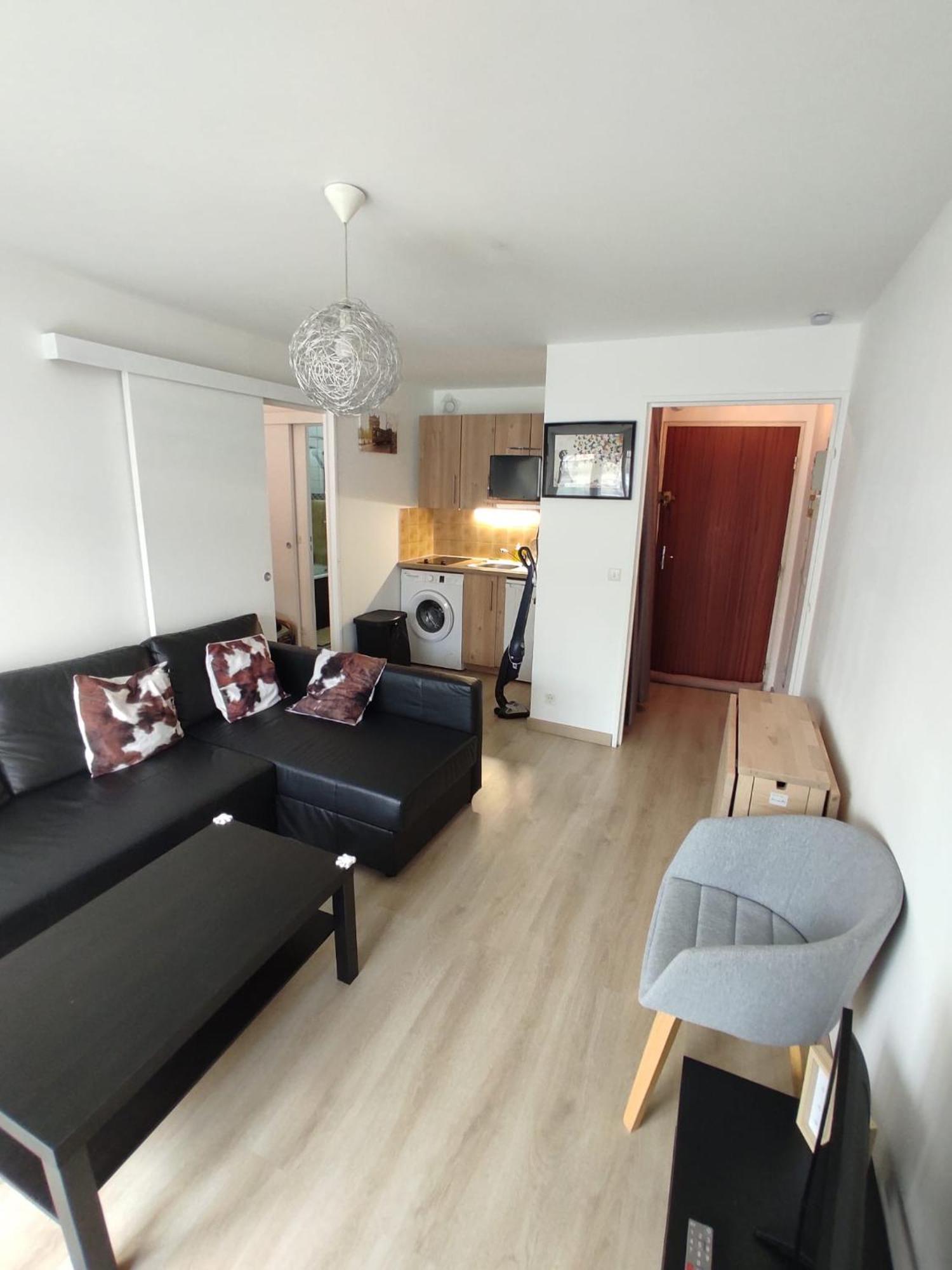 Neuf Beautiful 1-4 Pers Avec Parking Prive Et A 200 M Apartment